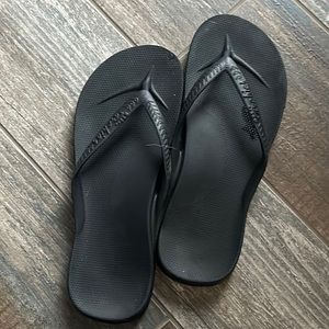 Woman’s Archie’s flip flop. Black. Size 8 (39.5-40 eur)